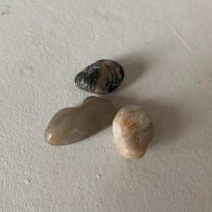 äkta agat - 3 stycken kristaller äkta agat 10kr styck 25 för alla