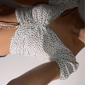 Prickig topp  - En så gullig prickig topp, säljer för att den inte kommer till så mycket användning 💗