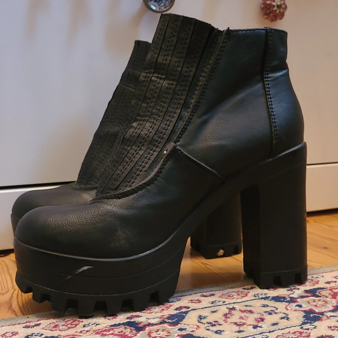 Coola högklackade skor