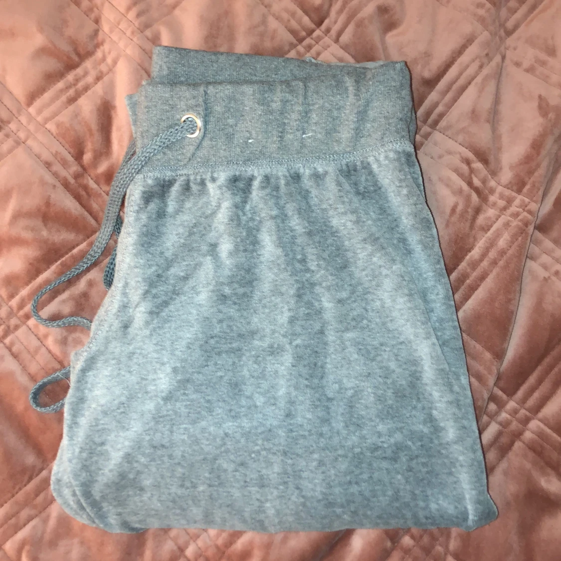 Gråa mjukisbyxor CUBUS