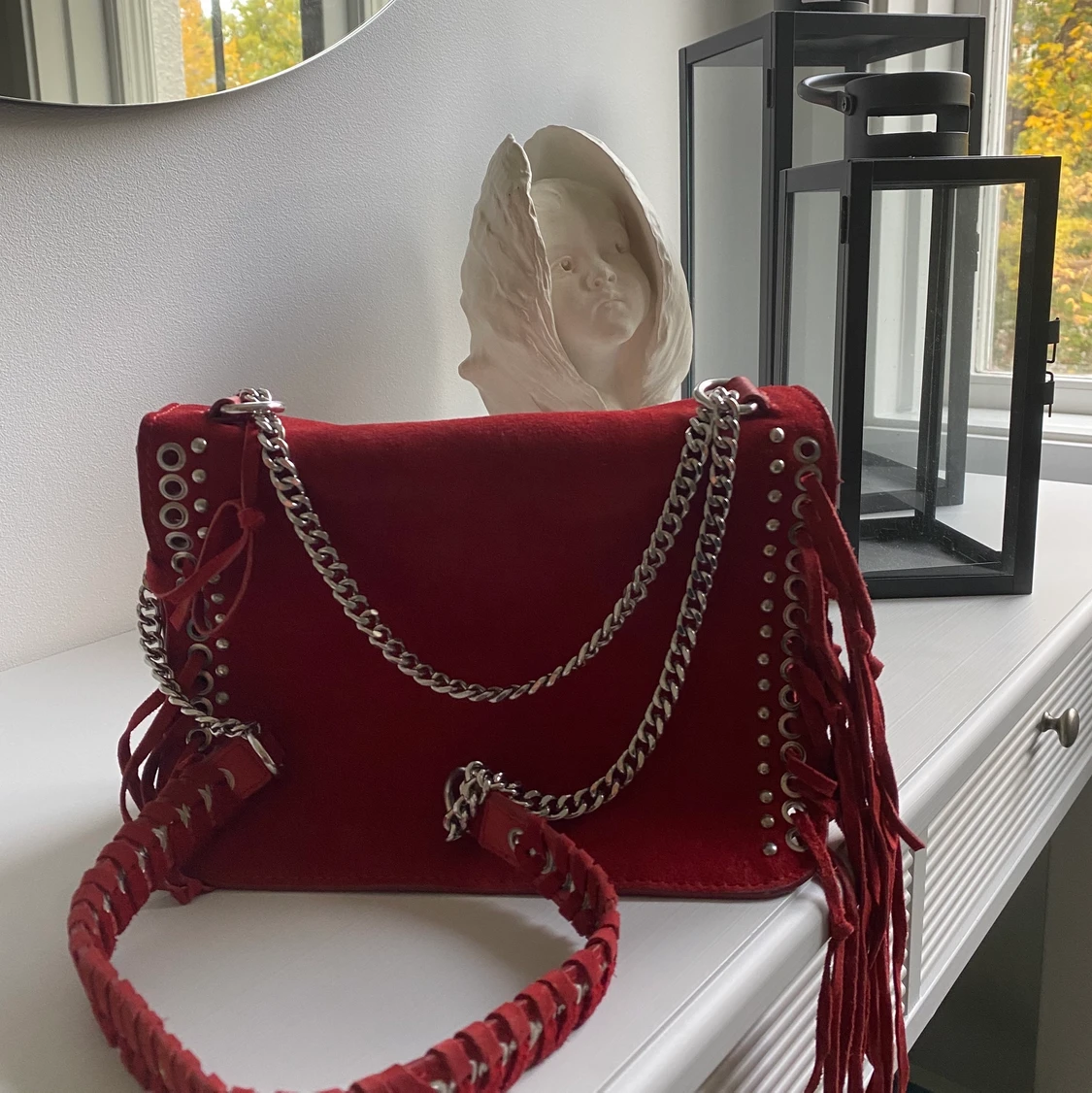Röd väska med fransar - 90
