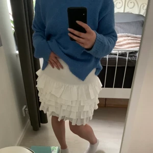 Blå stickad tröja  - Säljer igen pga oseriös köpare‼️ Blå stickad tröja i fint skick köp direkt för 300kr💘