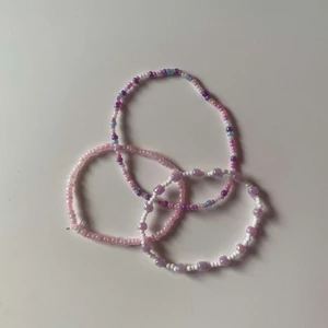 3 fina armband 💓 - 18 kr styck, går att få i olika kombinationer och längder, skriv i dm om du är intresserad #armband #smycken 