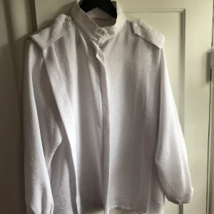Skjorta  - Fin skjorta aldrig använd. Vintage 