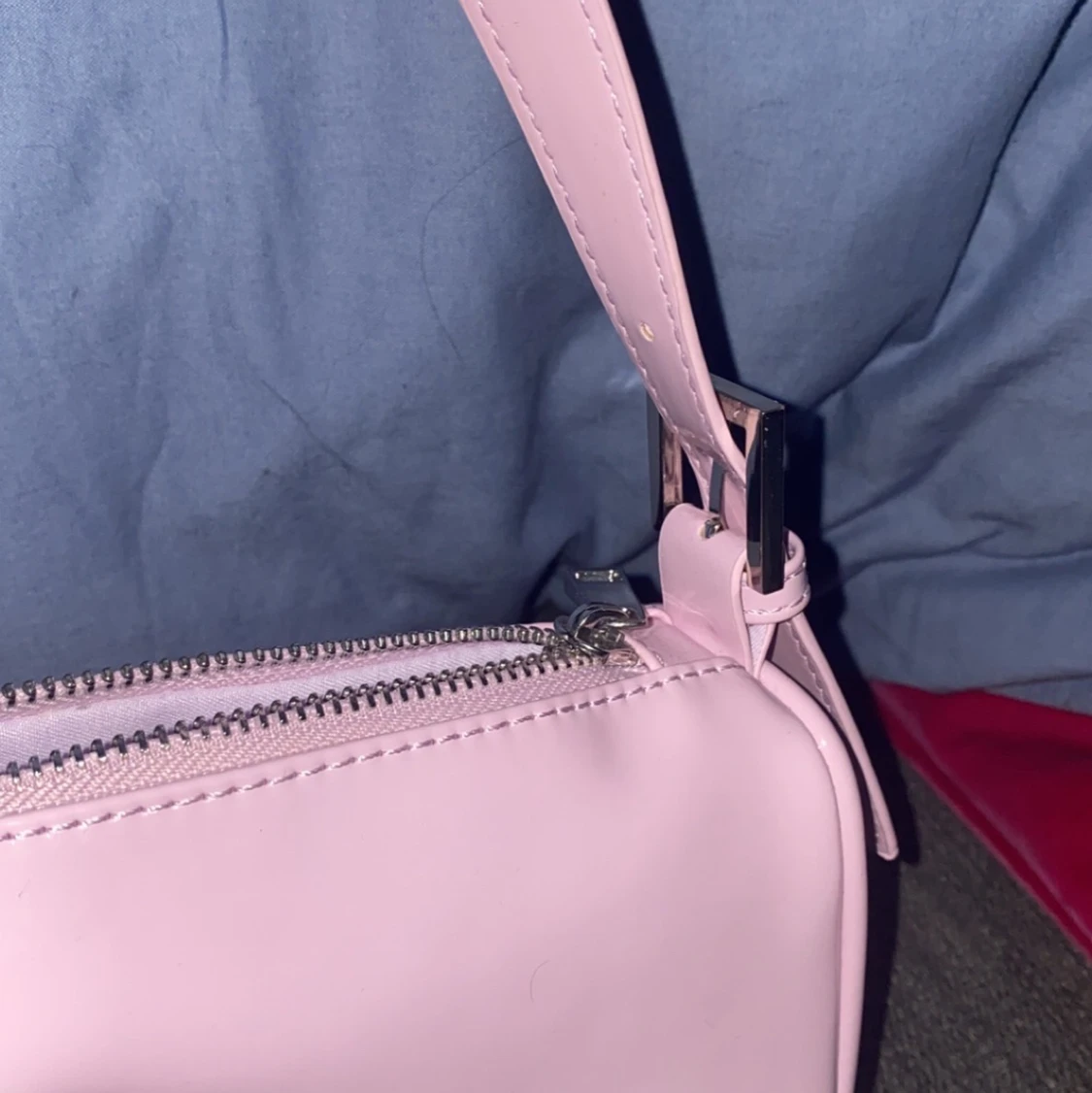 Ljusrosa axelväska i lack💕 - 91