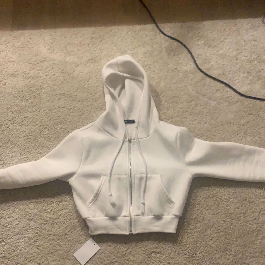 croppad hoodie med kragkedja