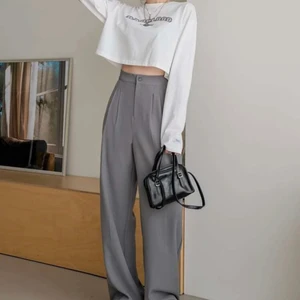 Kostymbyxor  - Lånad bild. Super sköna kostymbyxor. Aldrig använda pga för stora 