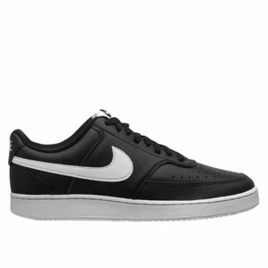 nike  - säljer ett par court visions i storlek 38 inte så nötta för dom kommer aldrig till användning! köpare står för frakt 