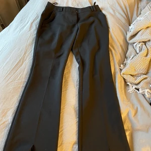 Kostymbyxor från Primark - Har klippt slitsen själv. Lite spräckta i bak