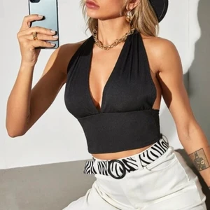 Topp - Skitsnygg och trendig topp, passar perfekt till fest. Använd endast 2 gånger.