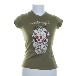 Ed Hardy - Super snygg Ed Hardy t-shirt. Jättefint skick. Köpare står för frakt💕