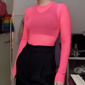 Neon mesh tröja - neon rosa mesh tröja i strl XS. 40 kr 💖