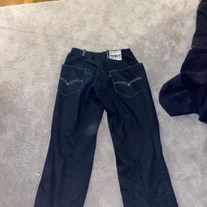 Levis baggy jeans - Levis jeans blåa, har en rak baggy fit. Kan skicka bild på om det önskas