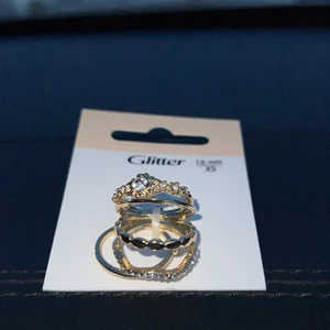 Guld ringar  - Hej! Säljer dessa fina ringar från glitter i storlek xs för 130kr. Aldrig använd och är är i nyskick <3
