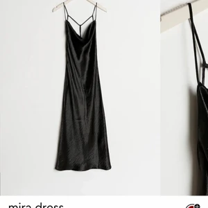 SÖKER DENNA KLÄNNING I STRL 32 eller 34 - Har du denna klänning och den är i nyskick så vill jag gärna köpa den!