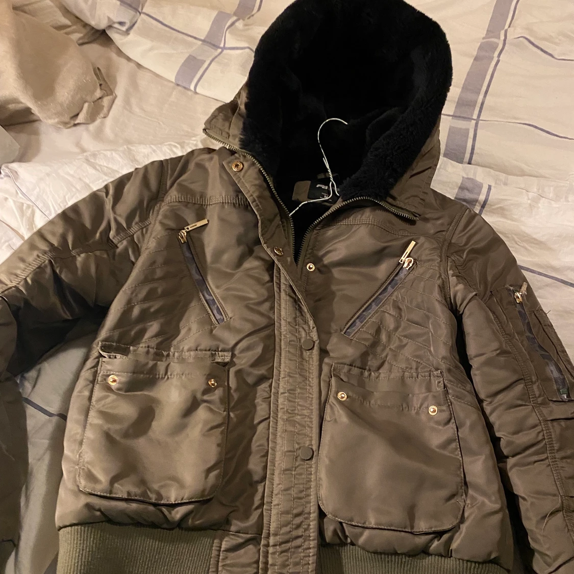 Vinter bomberjacka med huva 