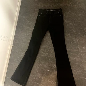 CK Jeans  - Jeans från Calvin Klein.  Aldrig använda pga för små för mig.   Dom är i stl W25 L30, men passa en kvinna i stl W23/24.