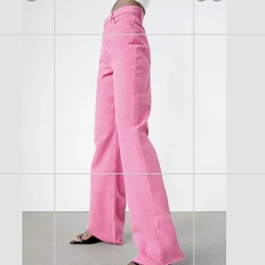 Rosa Zara Jeans - Använda någon enstaka gång och dom ligger bara och skräpar i garderoben, som sagt jättebra skick och kan skicka fler bilder om det behövs💕💕💕