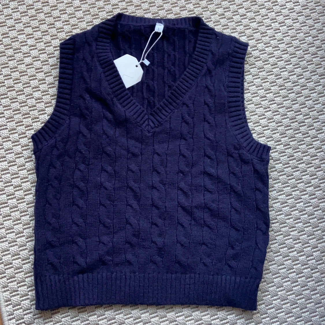 VÄST OANVÄND STICKAD - 90