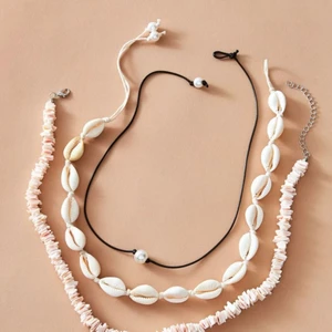 Fina smycken  - Asfina trendiga smycken med bra kvalitet för att vara från shein! Köp alla för 30 kr eller varsitt för 10! Nypris var 34 kr. ❌SNÄCKHALSBANDET I MITTEN ÄR SÅLT❌