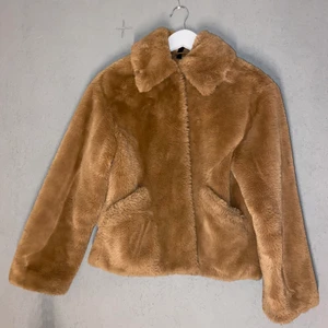 Teddyjacka från H&M st xxs  - Jacka i fint skick, hel och ren! 