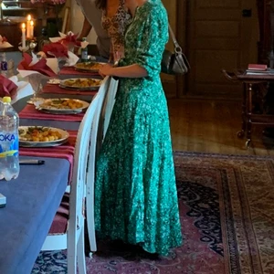 Zara klänning - Superfin klänning från zara, köparen står för frakten!