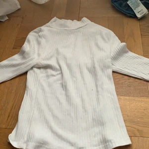 Gina  - Tröja ifrån Gina tricot storlek s köpt läbge sen men ej använt så mke