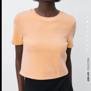 Zara topp - Denne sjukt söta orange topp från zara. Så otroligt skön o mysig! Men den är aldrig använd. Prislappen är kvar🤗
