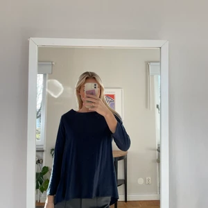 Wera Stockholm  - Marinblå tröja från Wera Stockholm i strl XS. Säljs för 90kr + frakt!🤍