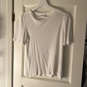 Tröja med puffärm - Använd en gång. Köpare står för eventuell frakt 