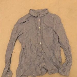väldigt skrynklig skjorta h&m - Skjorta från h&m i storlek 158 ungefär XSS