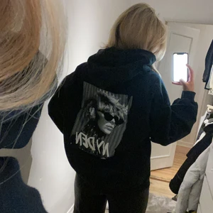 Oversized hoodie - En så fin oversized hoodie ifrån nyden, nypris 900kr