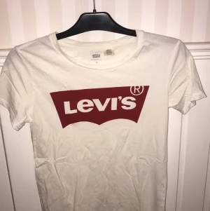 Levi’s tshirt  - Levi’s tshirt. Storlek XS