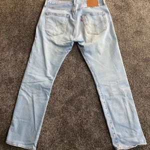 Levis 501 W31 L32 - Levis 501 W31 L32 ljusblåa, knappt använda köpta för 1000kr