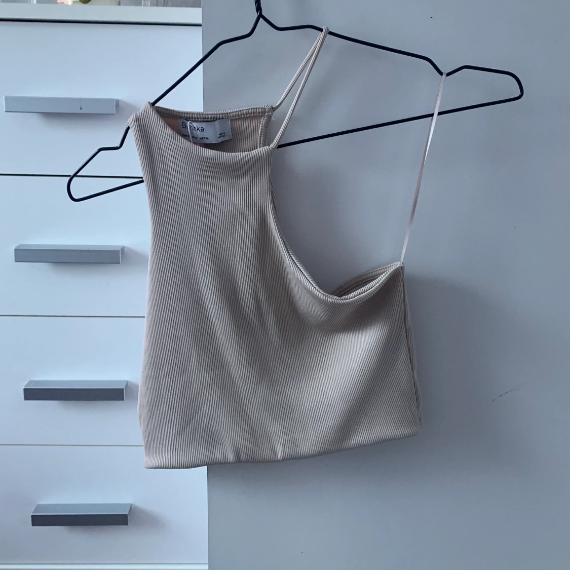 Oanvänd crop top BERSHKA