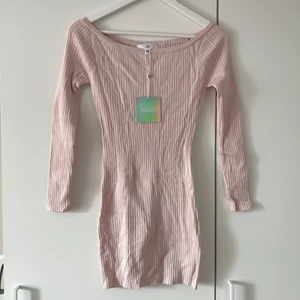 Ny klänning från Missguided - Ny ribbad klänning från missguided 🌸 Så fin men har så många andra ☺️ Strl 38 🌸 Gratis frakt 📦 