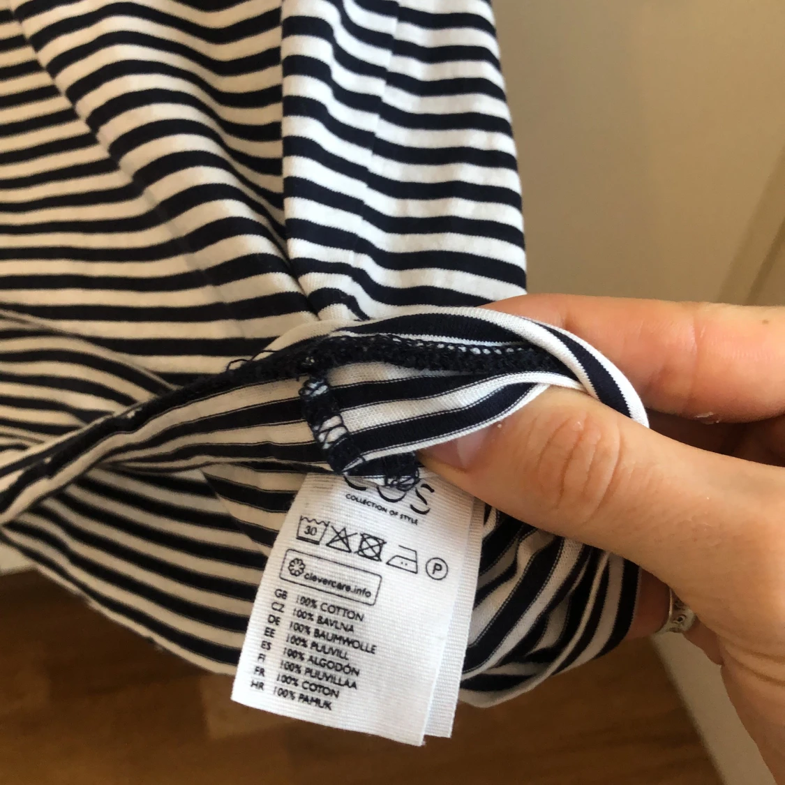 Randig T-shirt från COS - 90