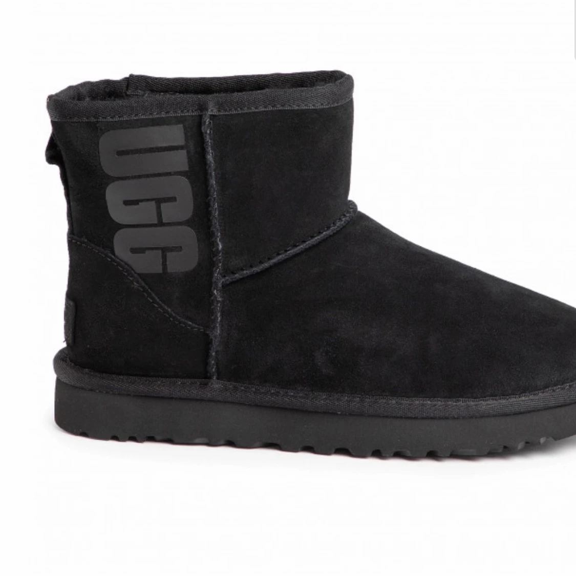 UGGS Svarta med detalj - 90