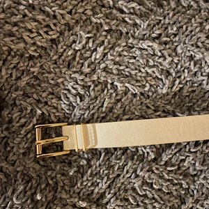 Skärp - Beiget skärp med guld. Från hm stolek xs/s. 