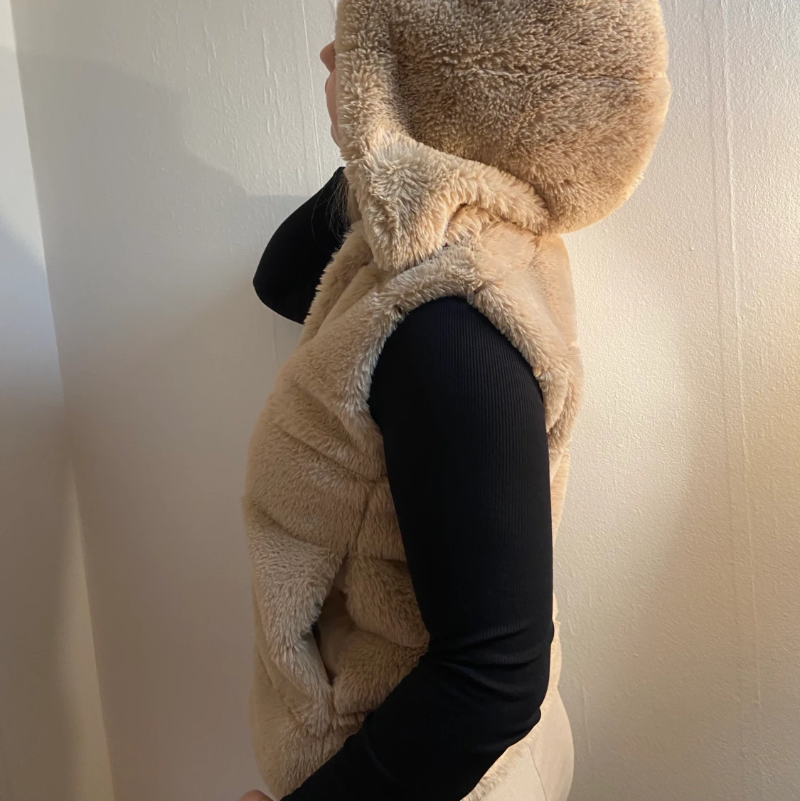 Beige pälsväst, strl 38 - 90