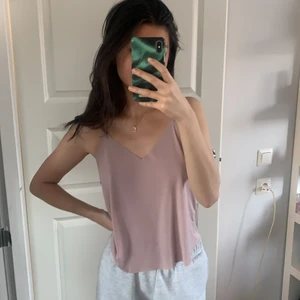 Brandy Melville  - Topp från brandy Melville. Säljer då den inte kommer till användning. Kan mötas i Stockholm annars står köparen för frakt 
