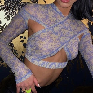 Topp - En super fin topp i strl S. Helt ny och oanvänd , prövad en gång! Jag kommer inte använda denna och var väldigt spontant köp, så hoppas någon annan kan använda denna bättre än mig 🥺👍