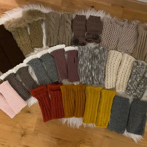 Stickade torgvantar  - Säljer olika modeller med olika färger av torgvantar 