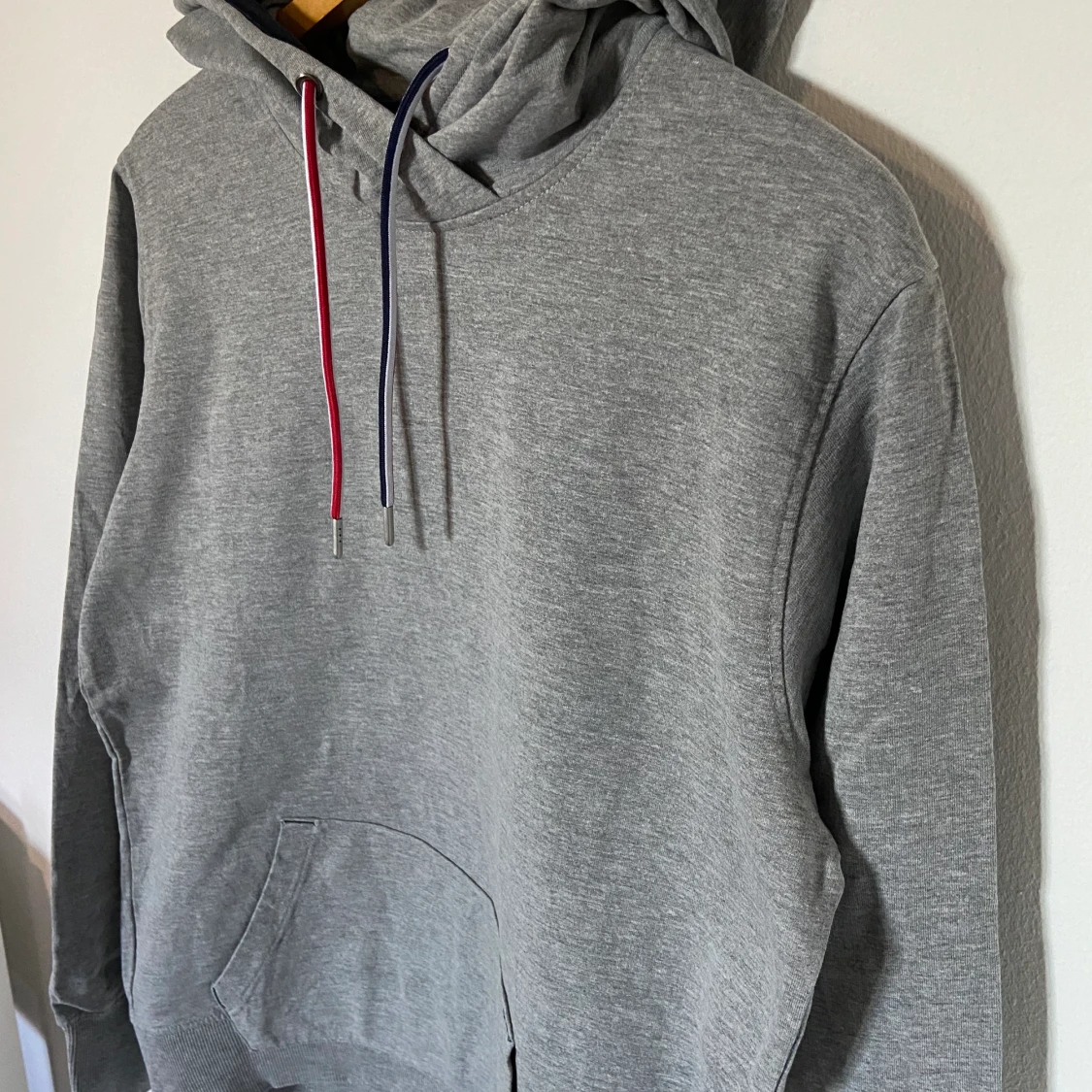 Grå tröja  - 90