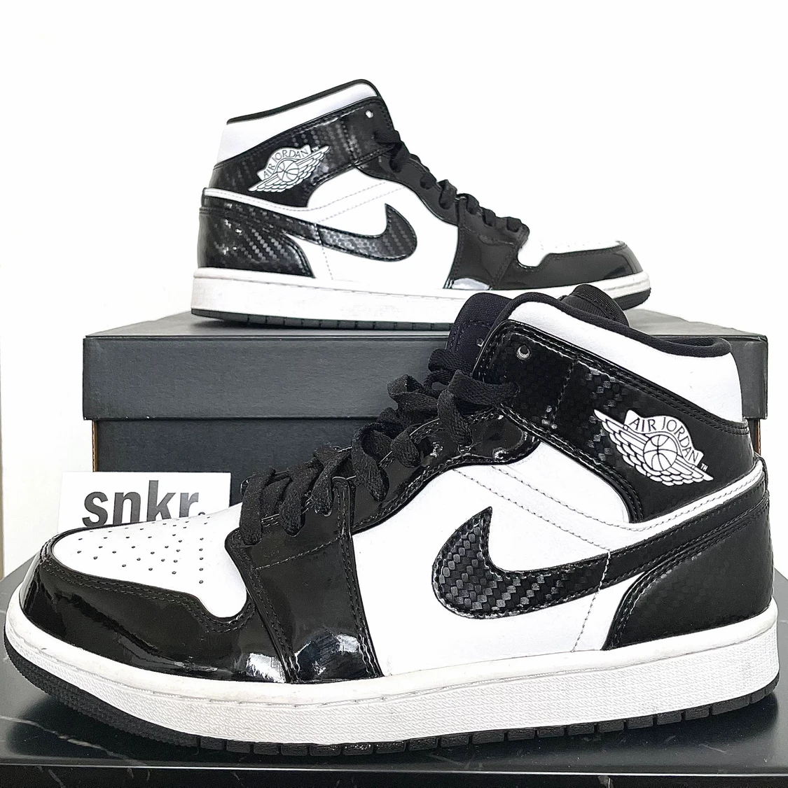 Air Jordan 1 Mid ”Carbon Fiber”