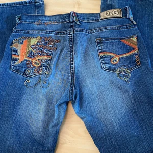 Lågmidjade dolce Gabbana jeans  - Skit coola lågmidjade baggy dolce Gabbana jeans. Köpta second hand. Kontakta för fler bilder och information 💕