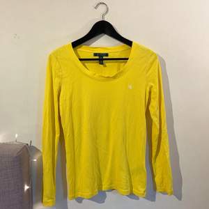 Fin gul Ralph Lauren tröja i fint skick! Storlek M 