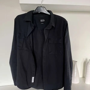 Overshirt  - Köp på Afound. Knappt använd. Storlek M
