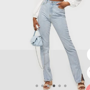 Slitsbyxor - Sjukt snygga slitsbyxor från Nelly! Aldrig använda💗