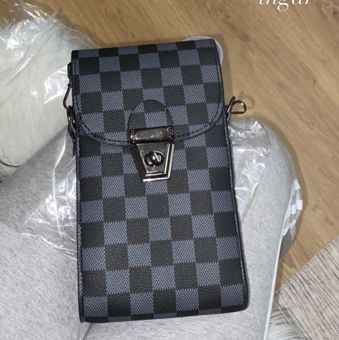 Axelremsväska med band